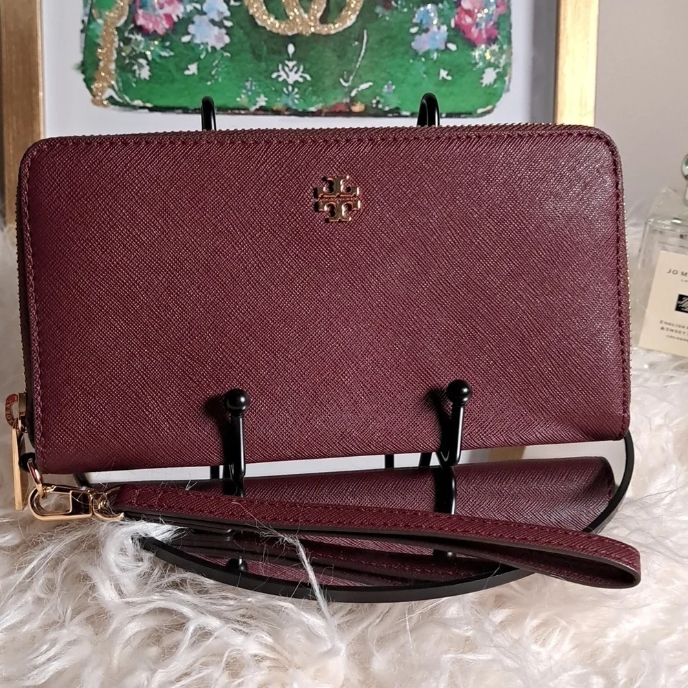 Tory Burch NWOTs Emerson Wristlet Zip Continental